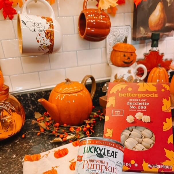 Fall kitchen window decor ideas