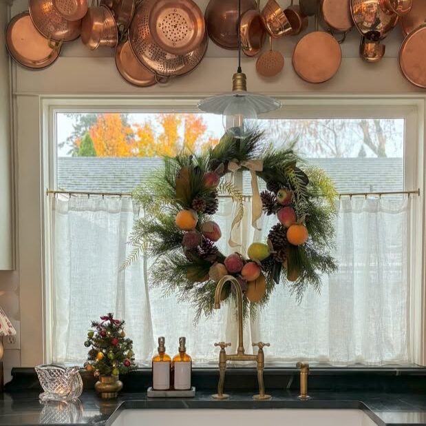 Fall kitchen window decor ideas