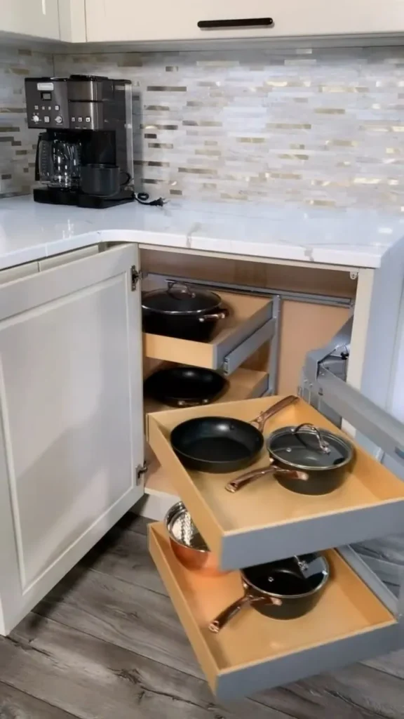 Corner Cabinet Organisation