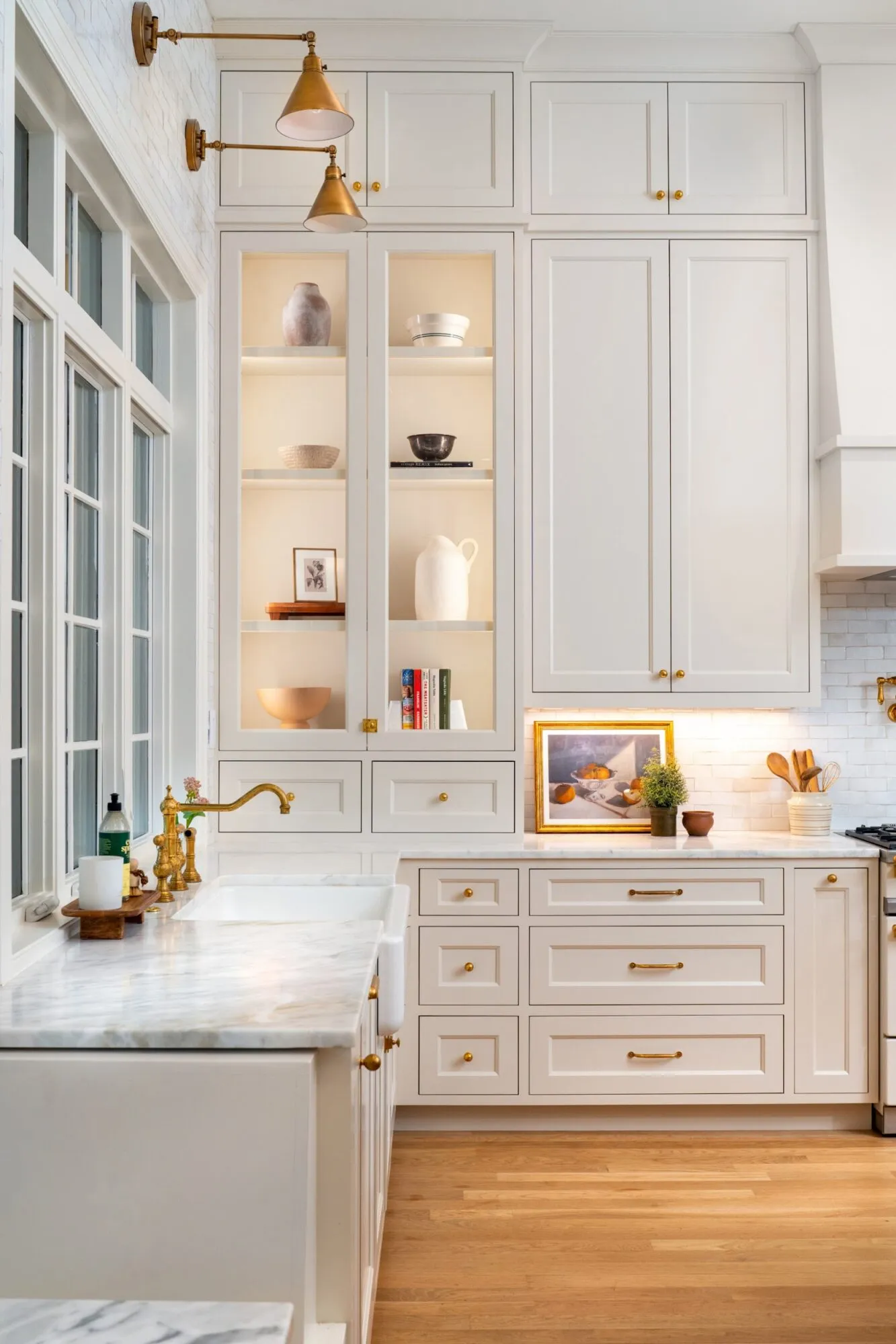 11 Small Neutral Kitchen Ideas to Maximize Space and Light