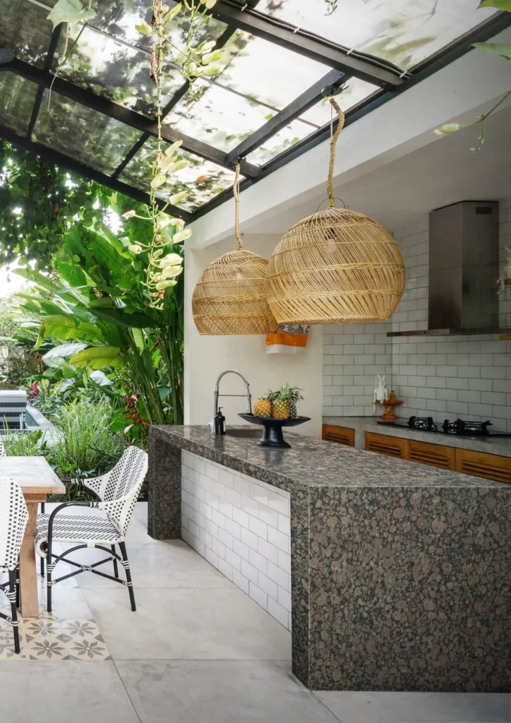Modern Outdoor Kitchen 