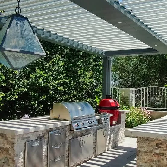 Modern Outdoor Kitchen 
