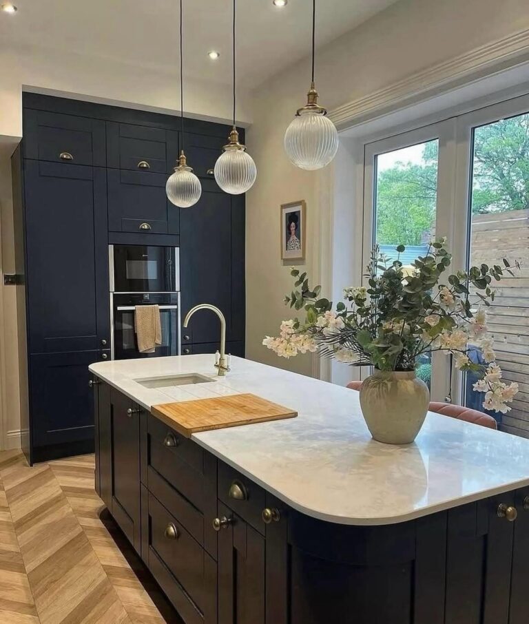 Black and Grey Kitchen Ideas